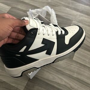 out of office offwhites white/black size 7.5